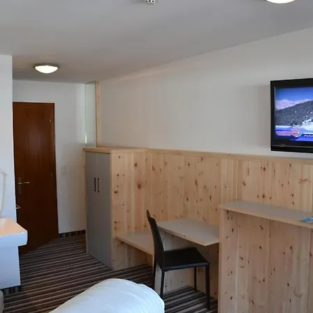 מלון Alpina Nature-wellness